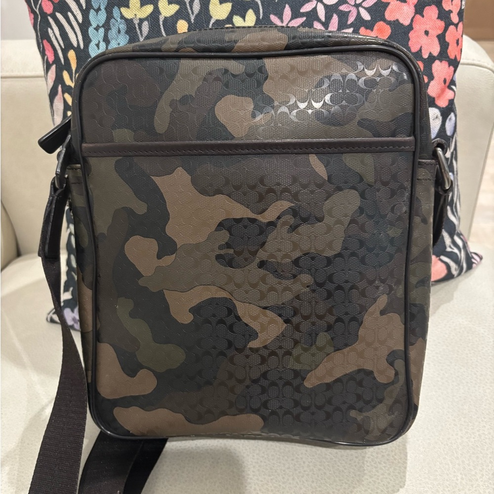 EUC Coach Unisex Army Green Camouflage Crossbody Bag - Picture 2 of 5